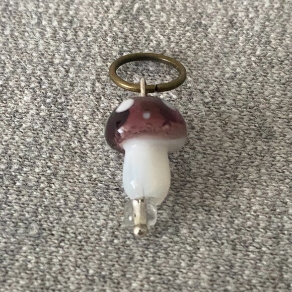 Resin Mushroom Stitch Marker Knitting Notion Lot of 1 - Picture 3 of 4